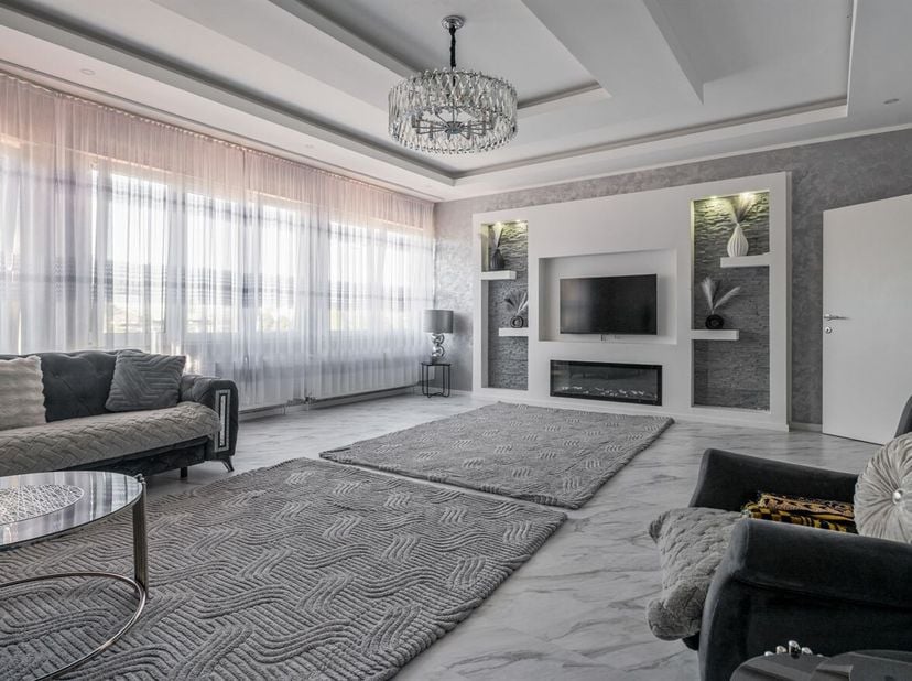 Dit prachtige, instapklare appartement bevindt zich op een toplocatie nabij het station van Lier. Het appartement werd in 2023 volledig gerenoveerd en