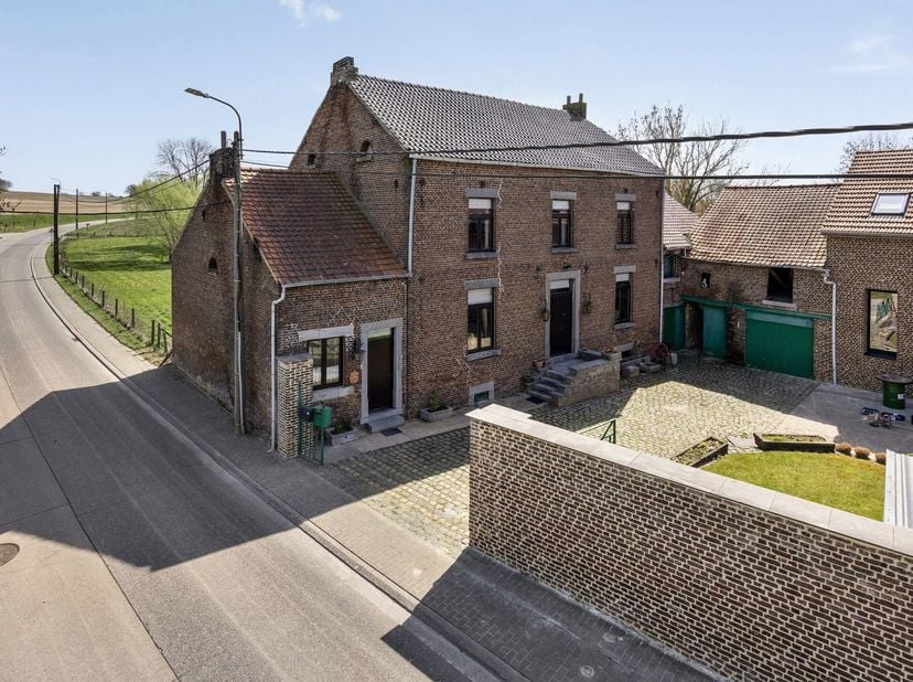 Droom je van een plek waar charme, ruimte en potentieel samenkomen? In Walsbets wacht deze authentieke boerderij uit 1890 op iemand die haar opnieuw l