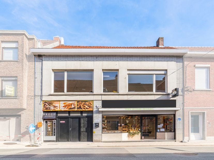 Bedrijfsvastgoed te koop in Baron de Pélichystraat 33,
                    8870 Izegem