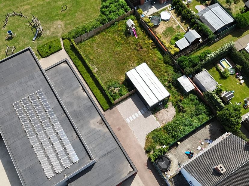 Bent u op zoek naar de ideale locatie om uw droomwoning te bouwen? Dan is deze bouwgrond van 614 m², gelegen op de Tassche in Ardooie, beslist een int