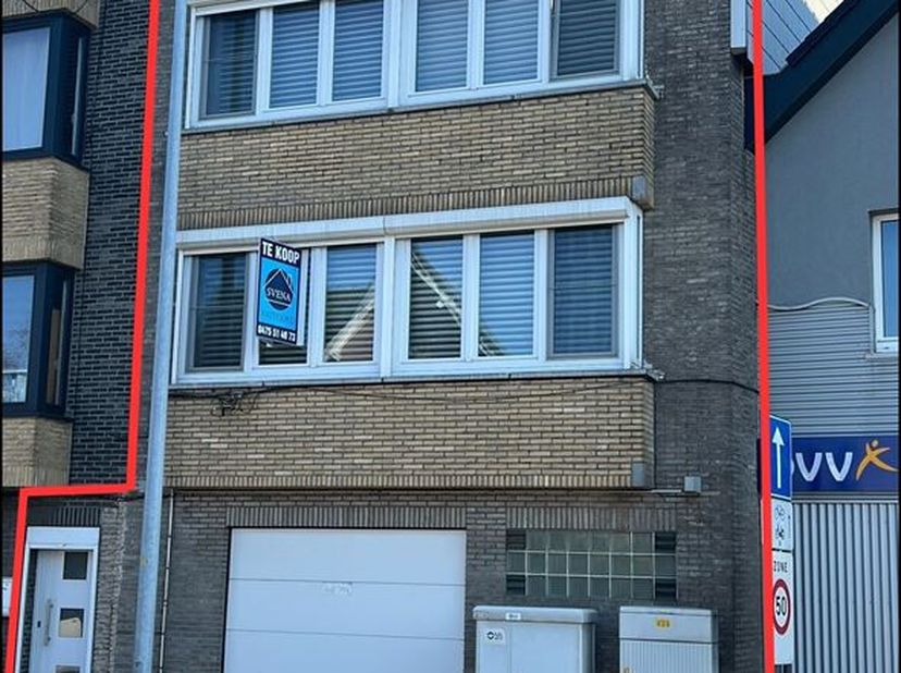 TRÈS BIEN SITUÉ, BELLE MAISON AVEC GARAGE<br />
Prix indicatif : 320 000 euros<br />
Propriété bien située à proximité des principales voies d'accès,