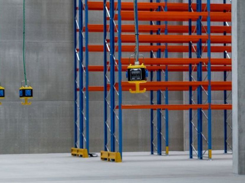 Dit state-of-the-art centrum is gelegen op het industrieterrein Krekelenberg I. Het pand geniet vanmaximale flexibiliteit dankzij vier koppelbare maga