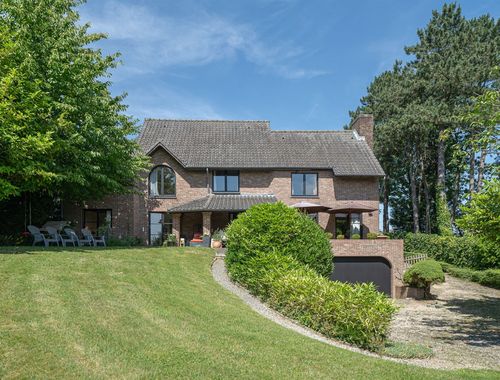                                         Villa à vendre à Braine-l'Alleud, € 925.000
