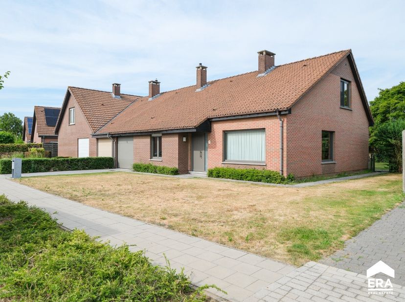 tig gelegen instapklare woning met 3 slaapkamers en tuin in Westerlo.Deze instapklare woning heeft een bewoonbare oppervlakte van 225 m² (volgens opga