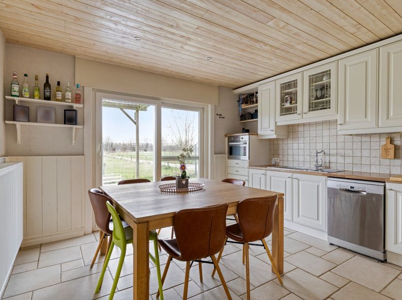 [[ CE BIEN PARTICIPE À LA JOURNÉE MAISONS OUVERTES ERA LE 13/6 DE 14:30 À 15:30 ]] À vendre : spacieuse maison jumelée au cur de Schriek, située dans