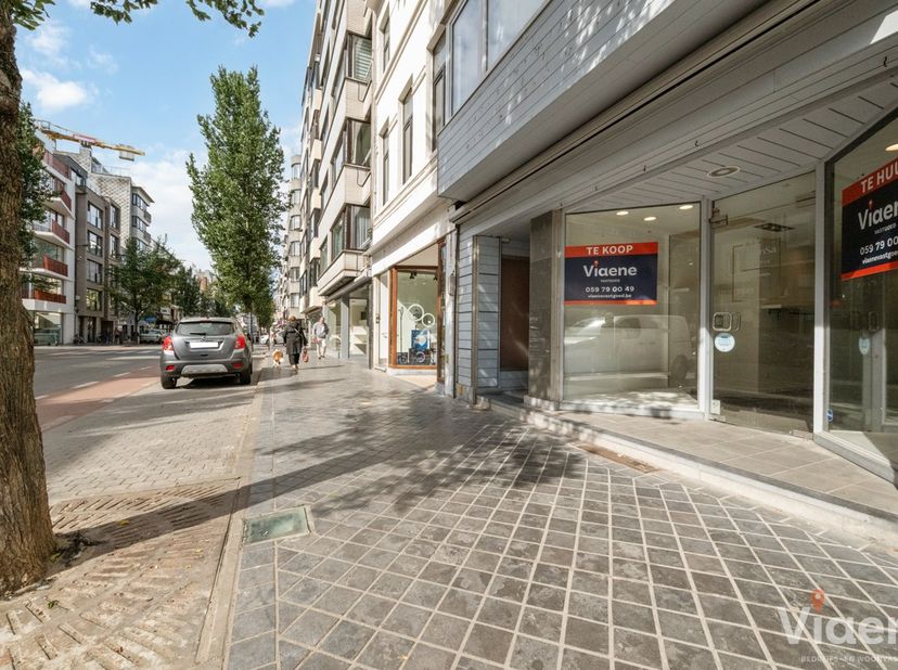 Handelsgelijkvloers op een uitstekende commerciële locatie in de Alfons Pieterslaan - gelegen op een drukke passageligging nabij het Stadhuis en omrin