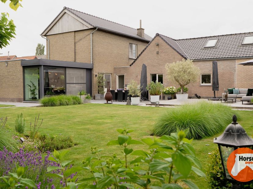 ASSENEDE - Instapklare, landelijke woning met uniek uitzicht<br />
In de tweede bouwlijn, omringd door groen en genietend van een uitzonderlijke rust