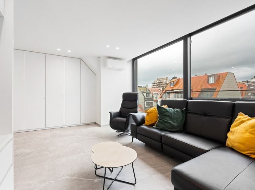 Appartement moderne au centre de Nieuport avec 2 grandes terrasses et une vue dégagée. Cet appartement récent construit en 2022 offre tout le confort