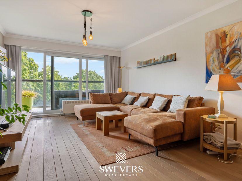 Voor meer info en fotos, surf naar www.swevers.be  Dit instapklare appartement aan het Helbeekplein 6/9 in Hasselt biedt een comfortabele woonomgeving
