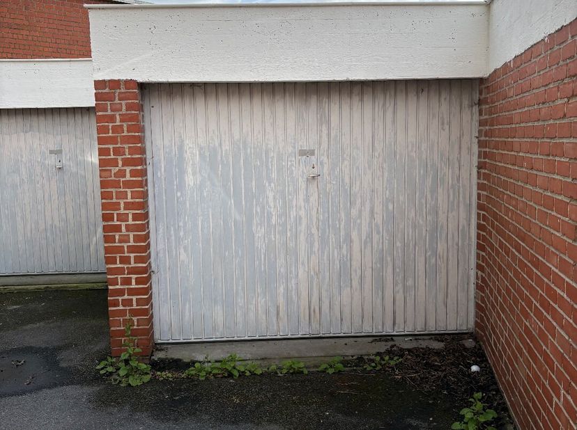 Garagebox te koop 18,76m² in Roeselare<br />
Oppervlakte van de garagebox is 18,76m².<br />
Er is elektriciteit aanwezig.