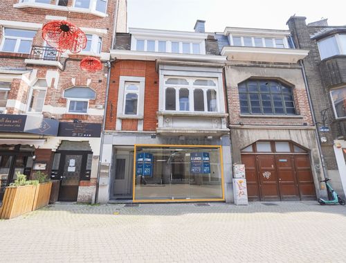                                         Commercieel Gebouw te koop in Namur, € 225.000
