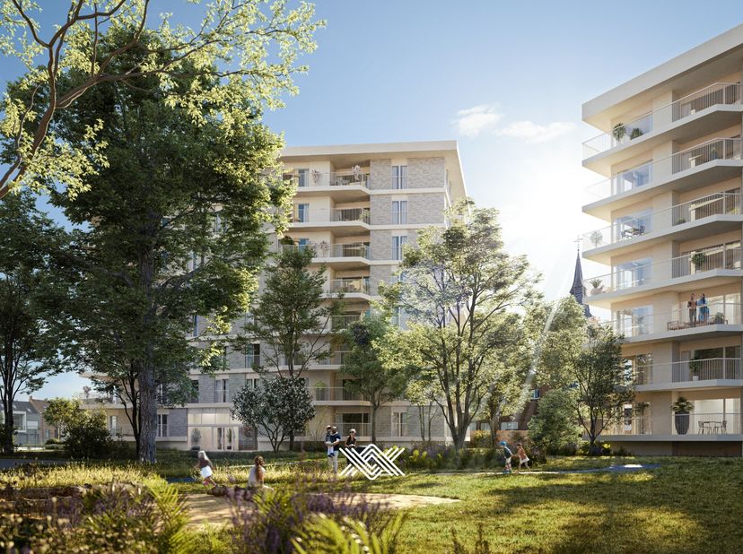 Dit tweeslaapkamer appartement van 96 m² op het vierde verdiep beschikt over een inkomhal met plaats voor een vestiairekast, een lichtrijke eet- en le