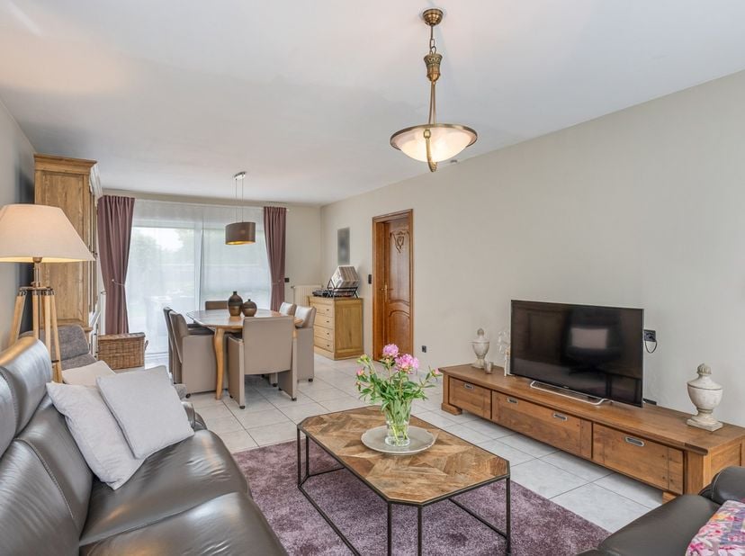 Op een uiterst rustige locatie in het groene Sint-Truiden vinden we deze verzorgde open bebouwing terug aan de Metsterenweg 110. De woning werd gebouw