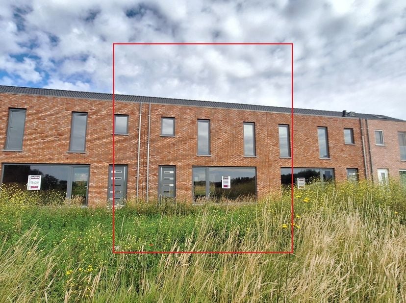 Te Koop: Moderne&amp;nbsp; Woning in Roeselare<br />
<br />
Bent u op zoek naar een prachtige woning die u volledig naar eigen smaak kunt afwerken?<br />