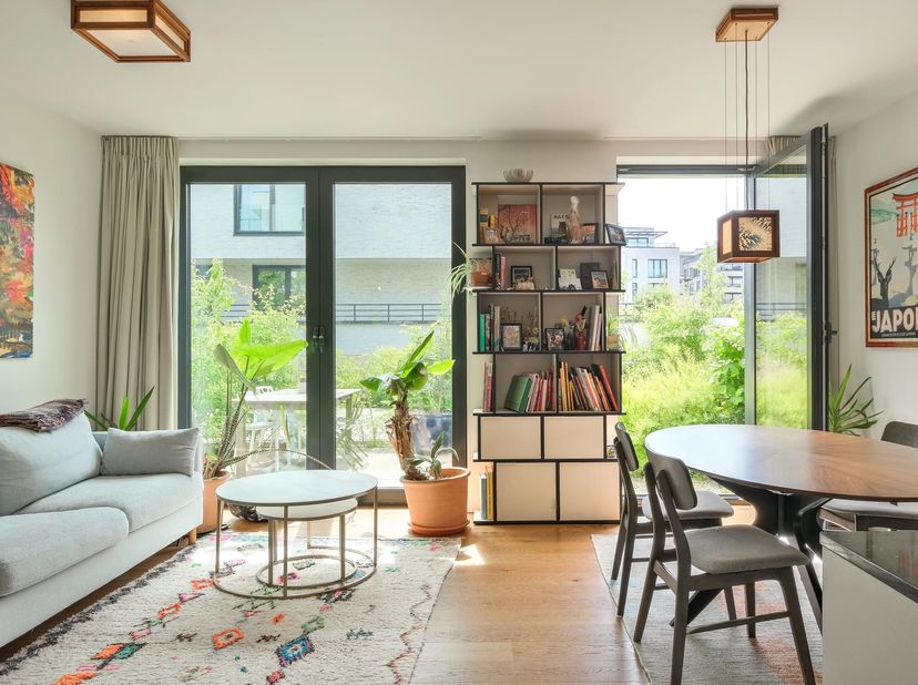 Promenade d'Uccle  Prachtig appartement van ± 92 m² met terras en tuin, op de begane grond van een eigentijds en elegant gebouw. Het appartement besta