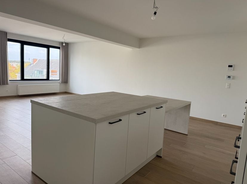 Dit charmante appartement aan de Paanhuisstraat in Diepenbeek belichaamt comfort en functionaliteit in een aantrekkelijke setting. Met een doordachte