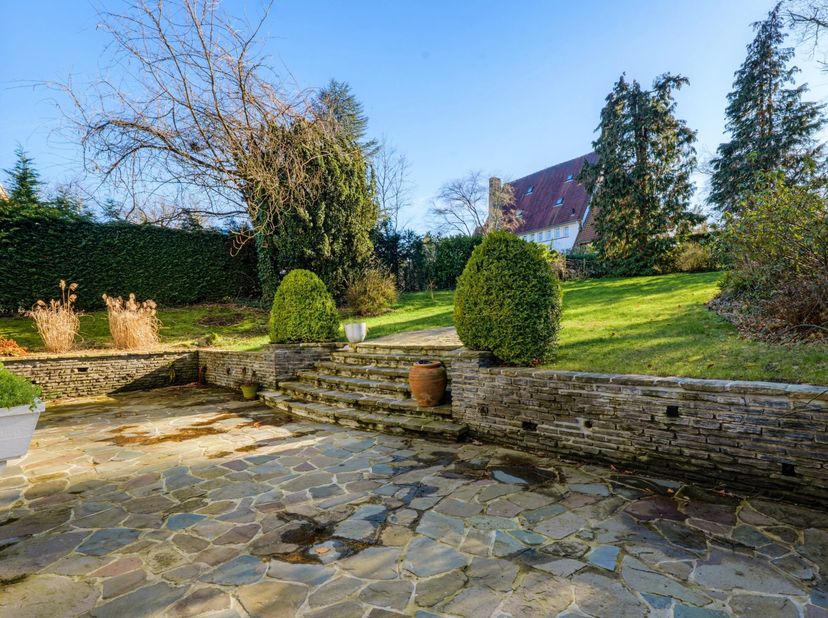 In de prestigieuze wijk Prince d'Orange, prachtige 4-gevel villa met een totaal bruto vloeroppervlak van ca. 300 m² en tuin op het zuiden op een perce