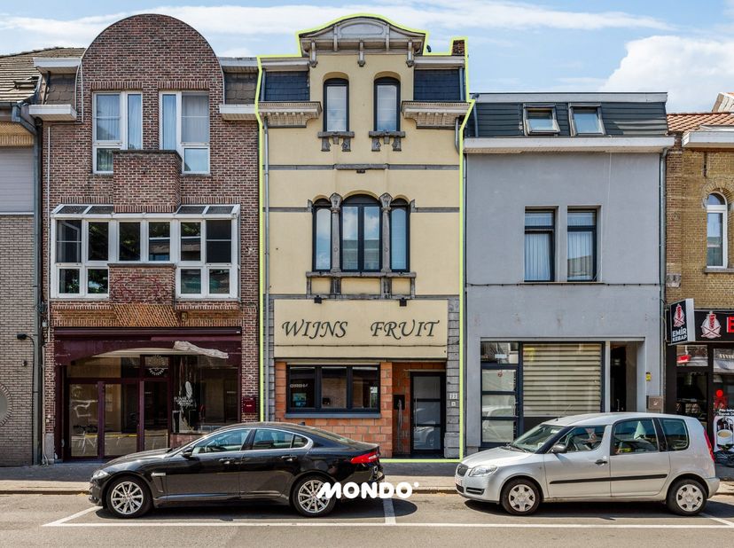 Bent u op zoek naar een ruime woning met tal van mogelijkheden? Dan is deze eigendom in het hart van Willebroek absoluut een bezoek waard.<br />
<br /