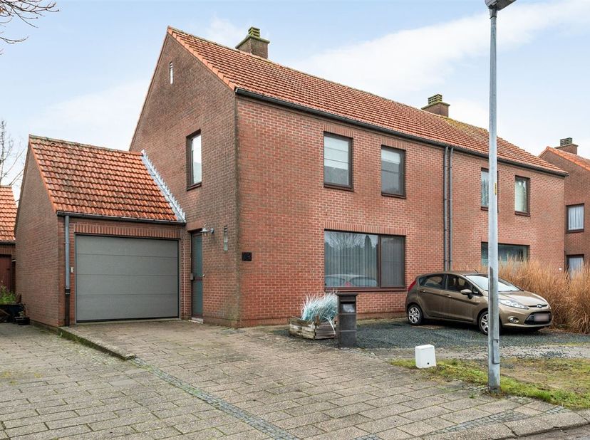 Openhuizendag op zaterdag 13 juni 2026 van 12u30 - 13u30<br />
Rustig gelegen tussen Olen en Noorderwijk, met winkels, scholen, openbaar vervoer en di