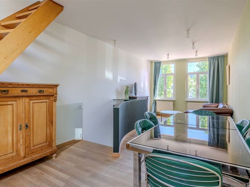 Charmante en energiezuinige woning met praktijkruimte te centrum Berlaar! <br />
De woning is gunstig gelegen in de dorpskern van Berlaar nabij allerh