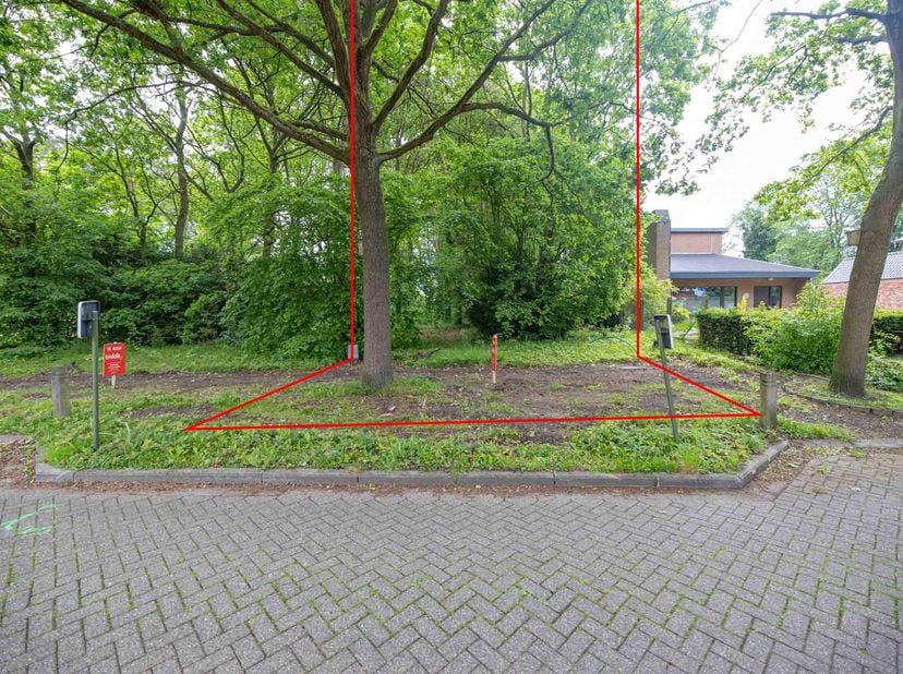 LOT 6: PERCEEL BOUWGROND IN GROENE WOONWIJK -<br />
<br />
Voor halfopen bebouwing.<br />
Gesitueerd in een rustige en groene woonwijk, nabij de besch
