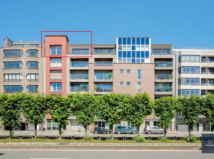 Dit ruim en instapklaar appartement opgeleverd in 2012 is gelegen in de mooie residentie SERVAES. Het appartement bevindt zich op het 6de verdiep link