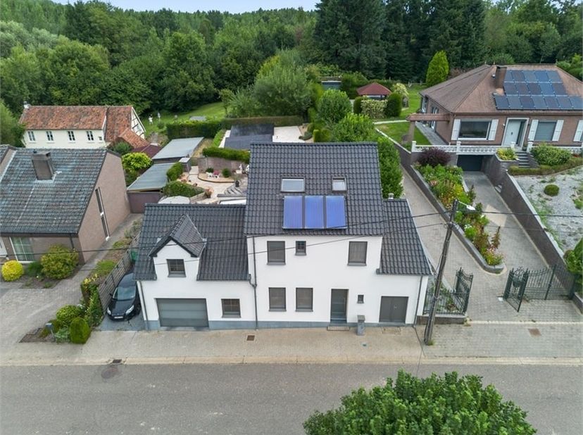 Deze prachtige woning combineert ruimte, comfort en energiezuinigheid&amp;nbsp;op een toplocatie. Met een bewoonbare oppervlakte van 229 m², 3 slaapkamers