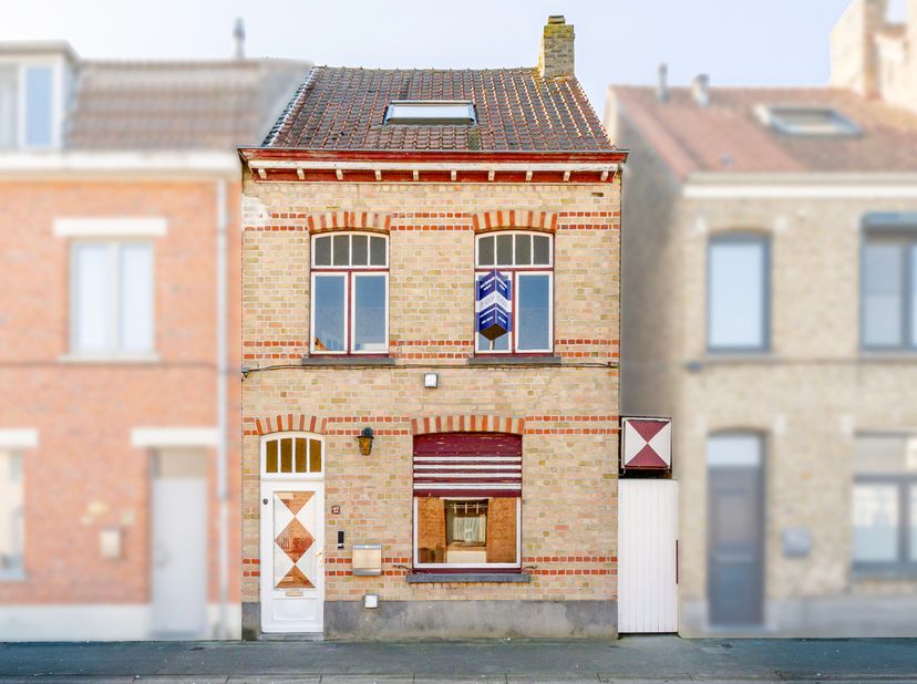 Zelden komt een pand als dit op de markt. Deze authentieke vroegere bakkers woning uit de jaren '20 ademt geschiedenis en karakter, en is grotendeels