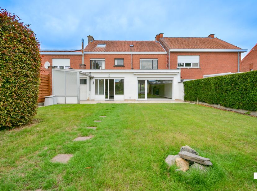 Huis te koop in Merelstraat 14,
                    8800 Roeselare
