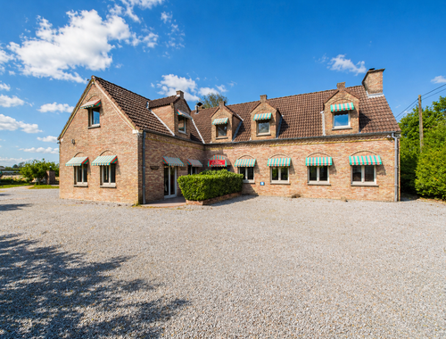                                        Gemengd gebruik te koop in Maffle, € 850.000
