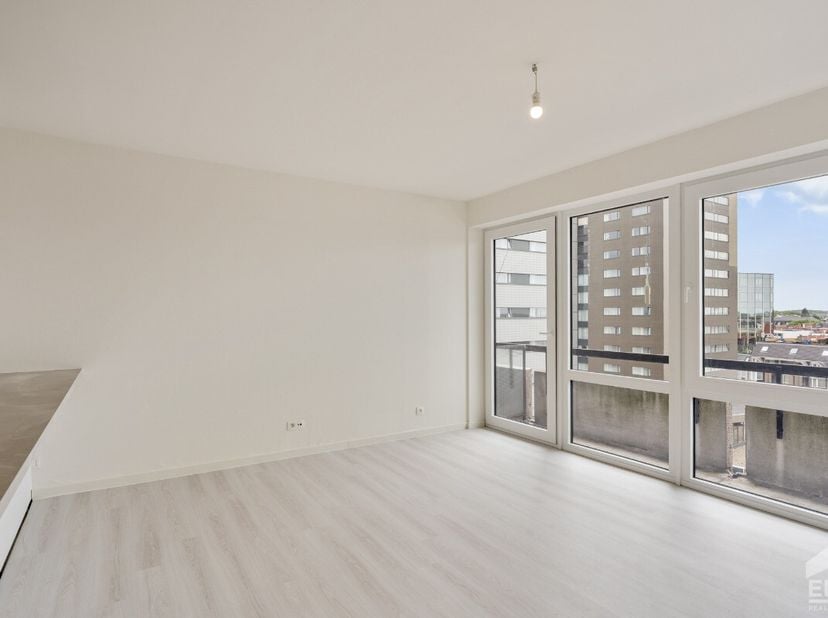 Te koop: volledig gerenoveerd en energiezuinig appartement in het centrum van Hasselt, op toplocatie binnen de kleine ring.Dit appartement, gebouwd in