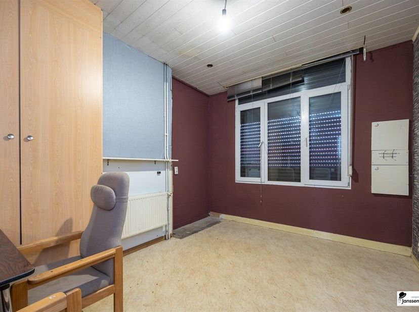 A vendre : Propriété à revenus dans un emplacement central à Merksem !<br />
Cette propriété polyvalente et bien située à Merksem offre de nombreuses