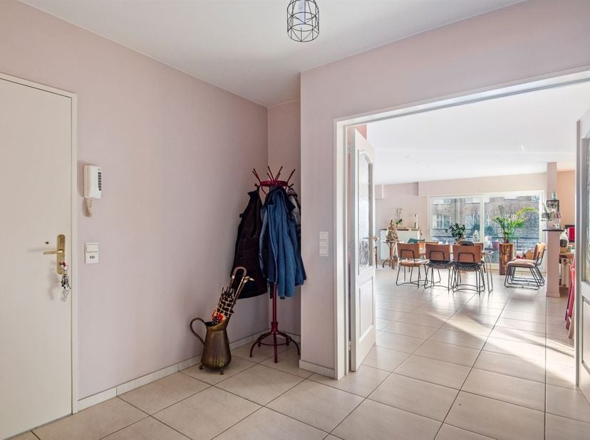 Journée portes ouvertes samedi 14 mars 15h30 - 16h30<br />
<br />
Situation : Cet appartement spacieux et économe en énergie se trouve dans un petit