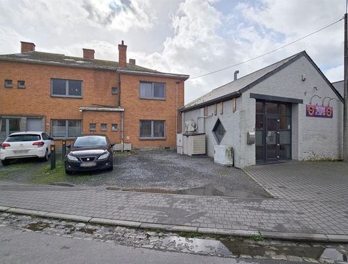                                         Appartementsgebouw te koop in Audregnies, € 365.000
