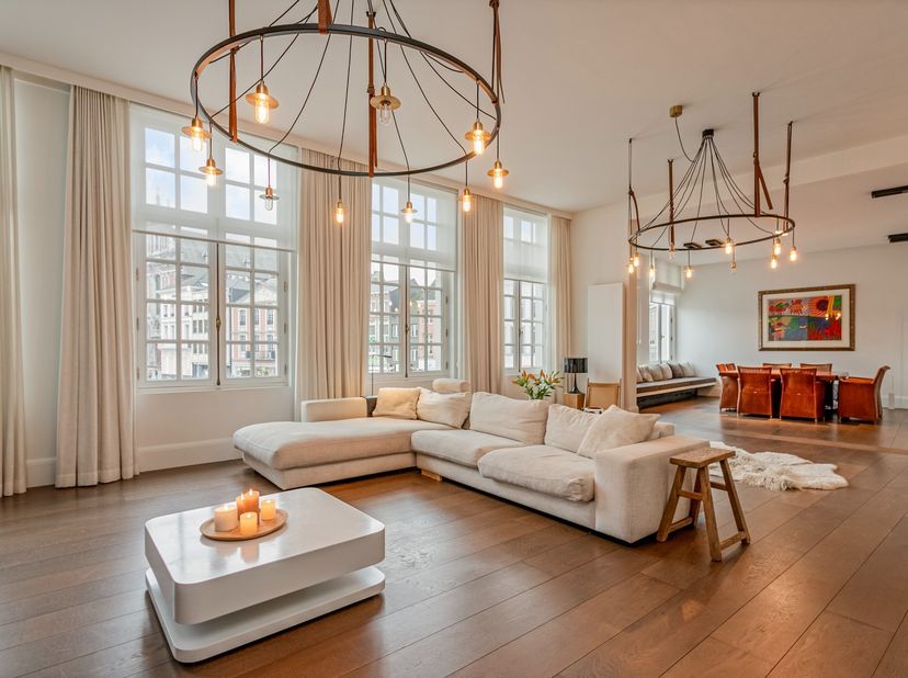 Welkom op de Grote Markt 33 te Sint-Truiden<br />
<br />
Exclusief wonen in het historische hart van de stad<br />
<br />
+++ Bekijkt u dit pand via e