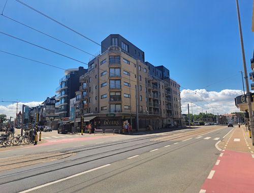                                         Appartement te huur in Sint-Idesbald, € 1.250

