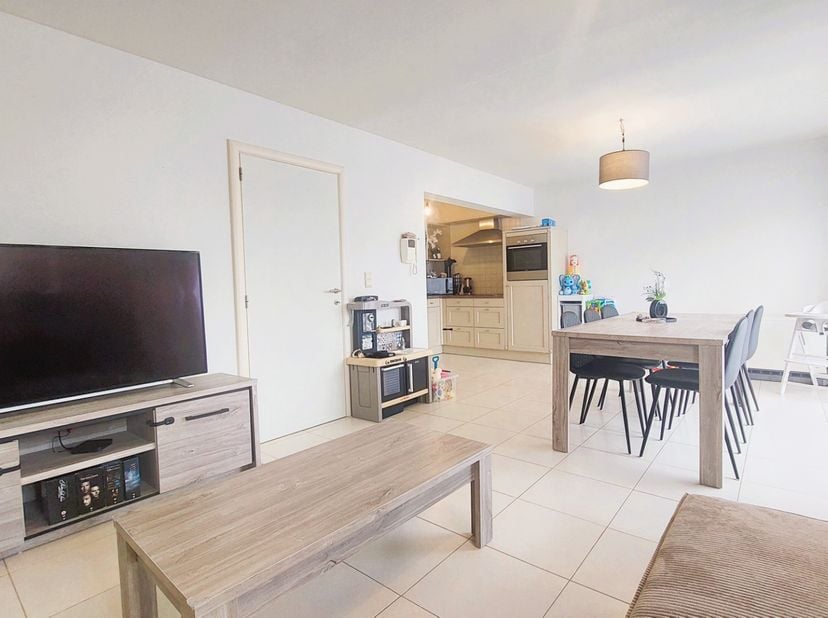 PRIJS VERLAGING!<br />
<br />
Ontdek dit mooi en ruim duplex appartement, ideaal gelegen in het hart van Bredene Duinen,<br />
op wandelafstand van he