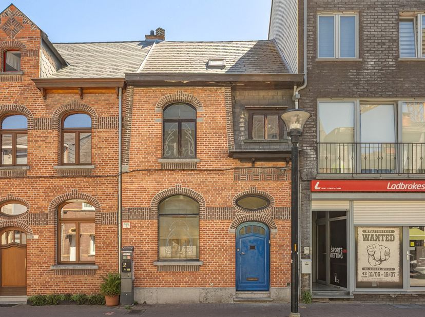 Charmante woning met drie slaapkamers en gezellige tuin te Willebroek centrum!<br />
Deze charmante woning biedt tal van mogelijkheden voor wie op zoe