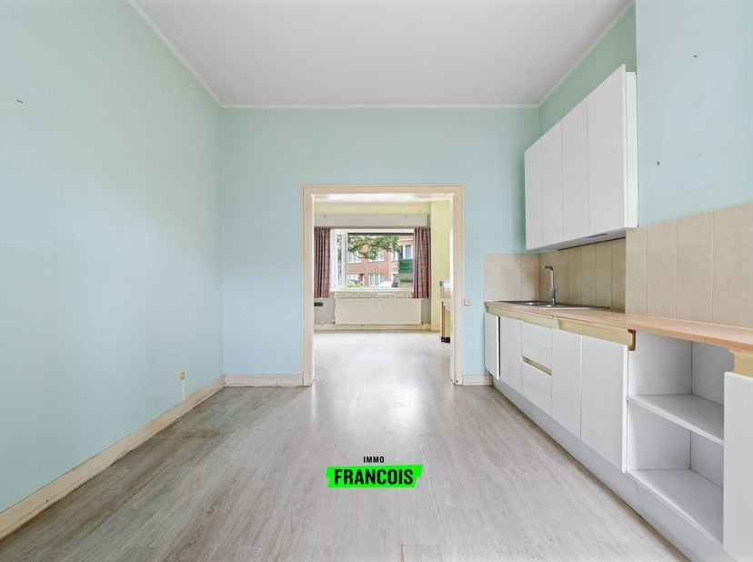 Rue Plakkers 67 à Ostende, voici un appartement soigné en rez-de-chaussée, idéal comme habitation principale, résidence secondaire ou investissement.<
