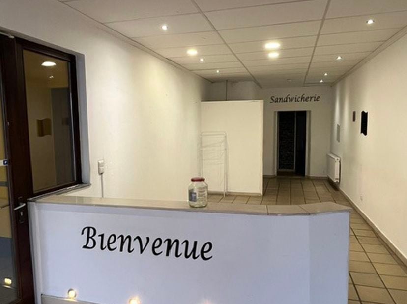 Bedrijfsvastgoed te huur in Rue Maréchal Foch 18,
                    6044 Roux