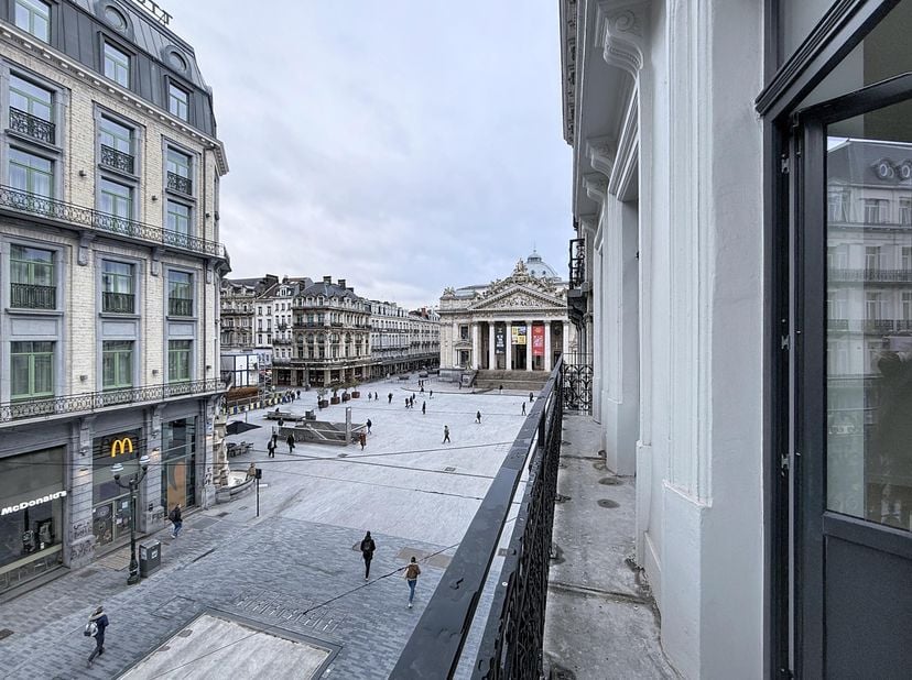 Ontdek dit charmante appartement met 2 slaapkamers, gelegen in het hart van Brussel. De woning geniet van een uitstekende EPC-score B, wat duidt op ee