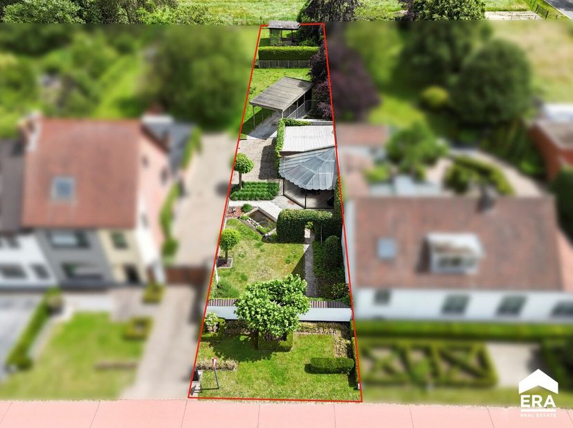 Deze bouwgrond biedt een unieke kans voor wie wil bouwen op een rustige locatie in Hasselt. Dankzij de nabijheid van winkels, scholen, openbaar vervoe