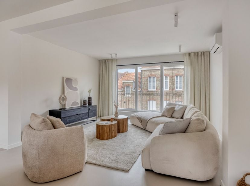 Bent u op zoek naar ruimte, luxe en comfort?<br />
<br />
Ontdek dit uitzonderlijke duplex appartement met een indrukwekkende bewoonbare oppervlakte v