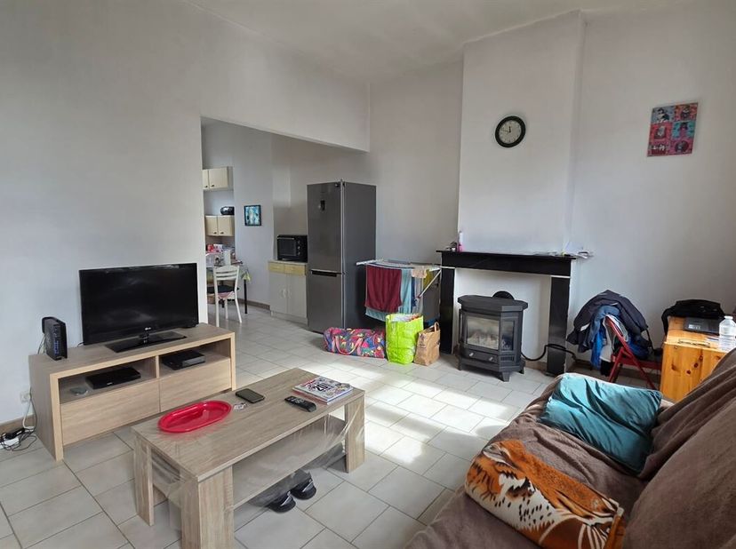 Immeuble de rapport idéalement situé dans un quartier prisé, en bordure du centre-ville, offrant une excellente opportunité d'investissement. <br />
A