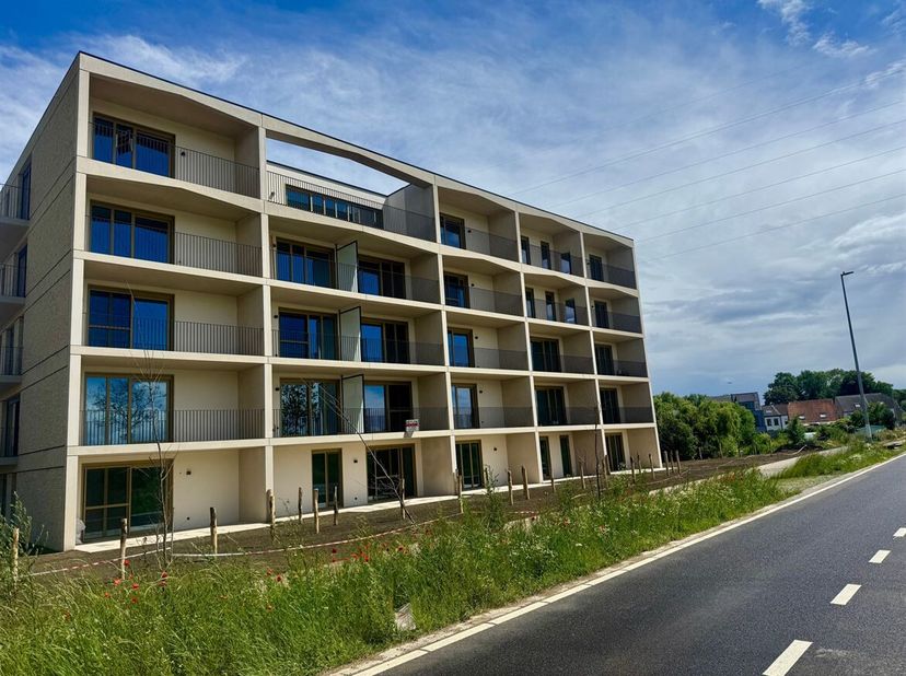 Prachtig BEN-appartement met 2 slaapkamers, terras, autostaanplaats en kelderberging nabij het centrum van Lier!<br />
Ligging<br />
Dit energiezuinig