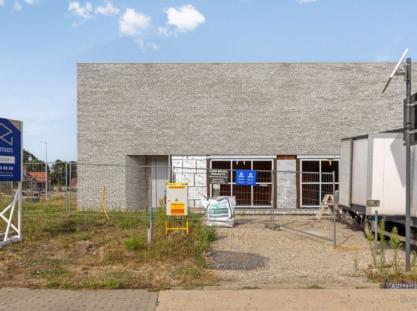 Moderne nieuwbouwwoning met 3 slaapkamers en 2 badkamers te koop in Veerle, Laakdal<br />
<br />
Op de Lakstraat, nabij het centrum van Veerle (Laakda