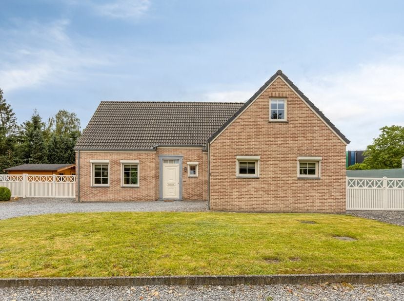 Welkom aan de Herebaan-Oost 166 te Houthalen-Helchteren!<br />
<br />
Deze charmante woning geniet van een uitstekende ligging nabij Domein Kelchterho