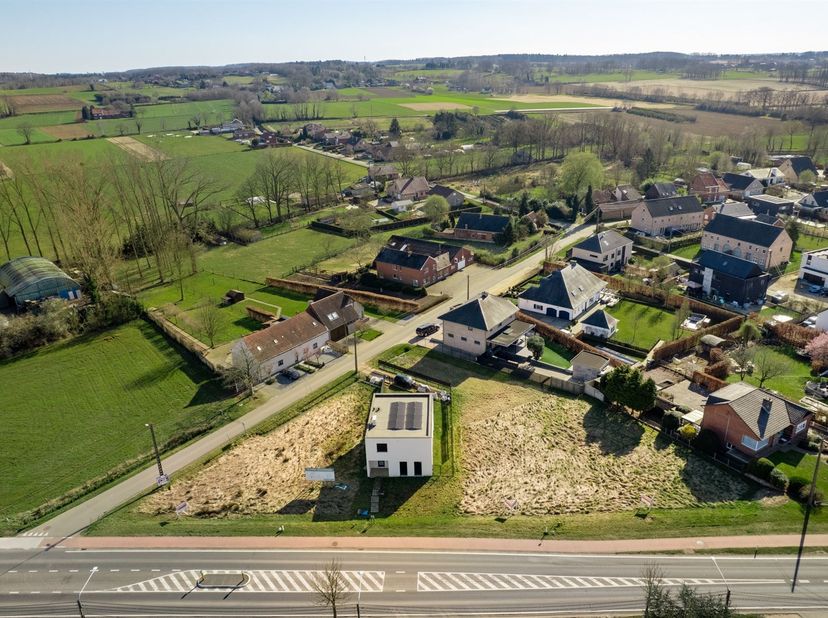 Op zoek naar een betaalbare bouwgrond op een praktische locatie?<br />
Aan de Diestsesteenweg 177 in Aarschot vindt u een perceel van 656 m² voor hal