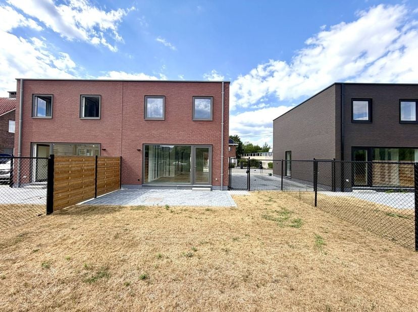 Huis te huur in Romain Defeuterstraat 9B,
                    3970 Leopoldsburg