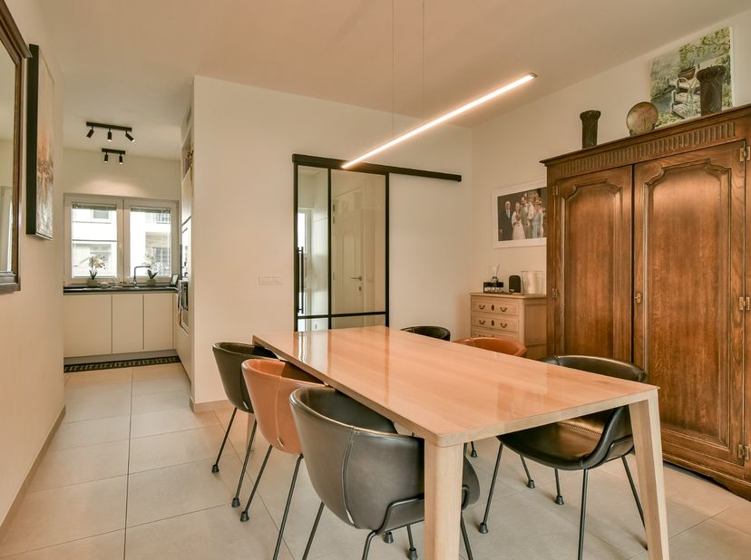 Welkom in Noordhof 22, een recente woning met hoogwaardige materialen en voorzien van alle hedendaags comfort. De woning beschikt over een EPC-label A